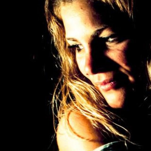 Maquilladora, estilista y técnico en efectos especiales. Cine, TV, publicidad, editorial, videoclips.