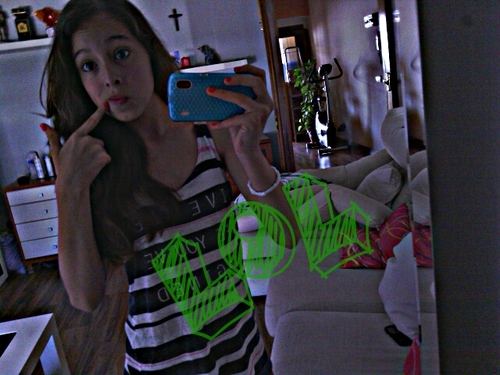 Me encanta One Direction y unicamente mi vida son mis amigos *18* mi lokaaa