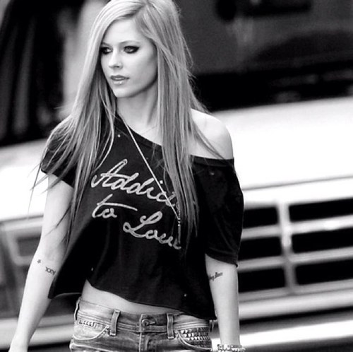 Avril Lavigne, Lana Del Rey, One direction, the walking dead, DARYL DIXON, NORMAN REEDUS FOLLOW ME PLEASE, Evan Peters, Nightwing, emma watson, nina dobrev, sws