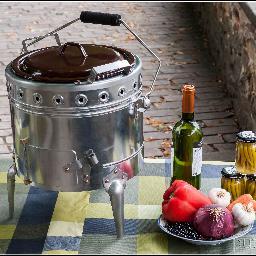 Pucheras u ollas ferroviarias, artesanía tradicional, cocina económica y ecológica. Ni luz ni gas, con unas pocas piezas de carbón y mucho cariño es suficiente.