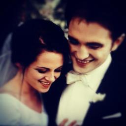 Duas meninas apaixonadas em Rob e Kristen , brasileiras, que se chama @cecillia_moraes e @BmarianaE ,