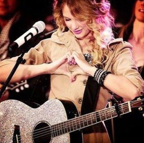 in love with Taylor Swift ~ bae { @greyameezyswife }