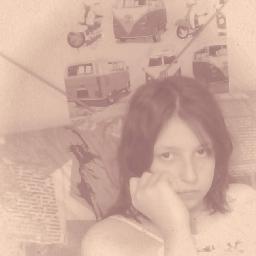 salut moi c'est Camille , follow moi et j'te follow...Juré craché !!!
