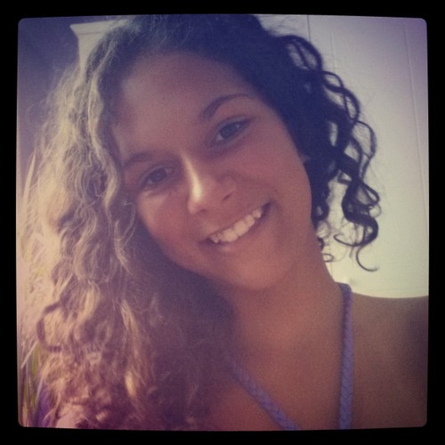 am girl love my friends and love to be free  like a pop musik