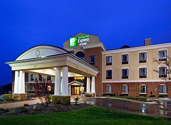 We have exactly what you are looking for at the Holiday Inn Express® Howell hotel, conveniently located off I-96, in between Lansing and Detroit.