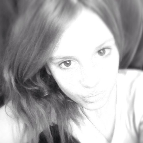 I'm a 13 year old girl who just loves to sing and make music, I love OneDirection. JessieJ. +TheScript.