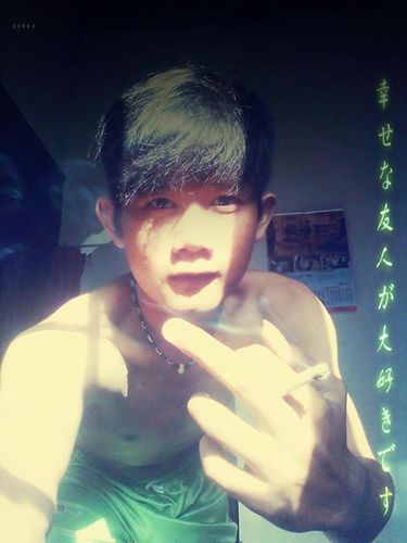 Menghargai Teman yang menghargai w, kebaikan ku balas dngn kebaikan  w cinta damai   ^__^No time for love, it's time for peaceno fights, no brawls