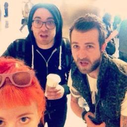 Se vc ama o PARAMORE vc esta no lugar certo é só dar follow