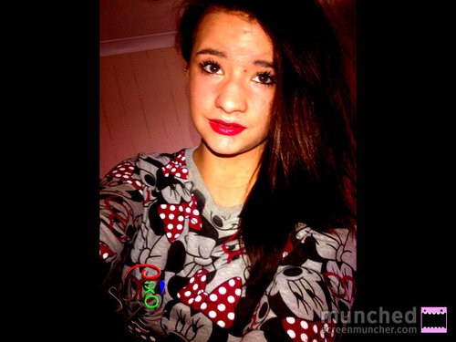 I'm 14,love 1D,love the colour pink,and I follow back;)