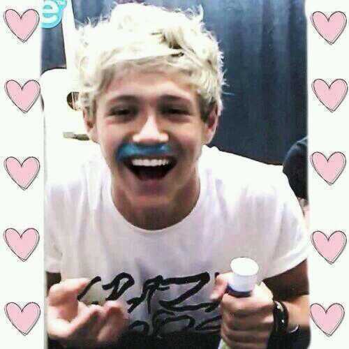 hiii, i gave you a free follow so follow @dunderheadniall :)))