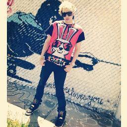 @justinbieber   after  romeo: i  love  taylor  hanson  
i love mj :]