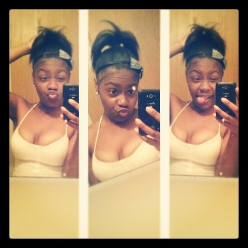 Yea I See You Looking But If You Wanna Know Yea Im Singlee!