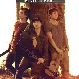 Just living,chillin,loving @EmblemThree #TIP #NamastE3 
http://t.co/UZLMuGzbVz