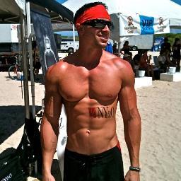 Radziviluk__166's profile picture. Cuando era chico, en el jardín me disfrazaron de planta. Si, claro….hago terapia.