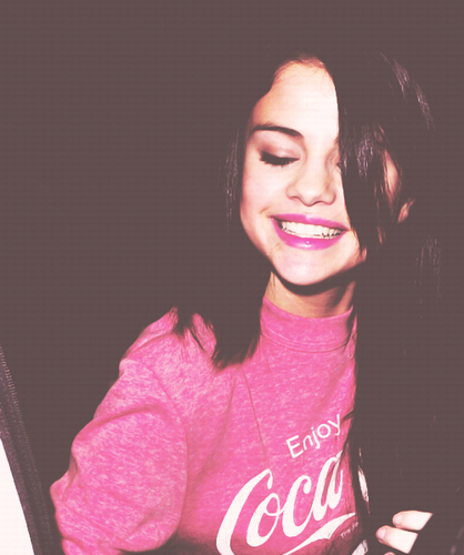 A normal wednesday 22th of Julie 1992 at 7:19 a.m. in hospital Glen Falls,Grand Prairie,Texas was born an angel Selena Mare Gomez Hayden