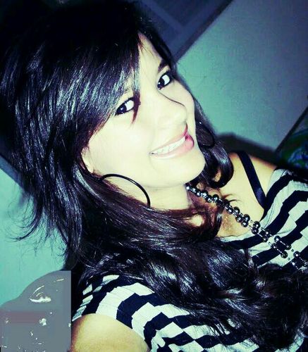 Alegre,super amiga , compreensível , gosto de curtir  ao máximo cada momento,amo músicas se pudesse  não para ouvir,amo quem mim ama ,estudante-ensino médio.