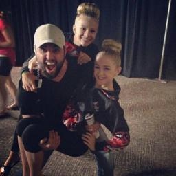 dancemoms200's profile picture. dance moms forever
1k maybe?
s4s?