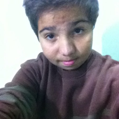 Feio , bobo mais sou legal ! 
Apenas 14 anos 
Skate eh minha vida eh isso ai !

Skate or die !