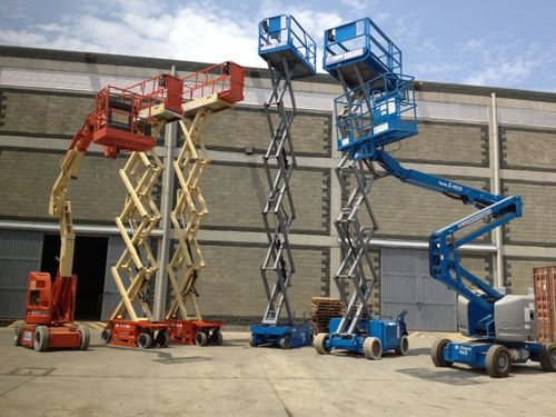 Soluciones AGILES Y SEGURAS  para TRABAJOS EN ALTURA.  Alquiler de  Plataformas elevadoras Manlift, tijera, telehandler y  montacargas. Personal Calificado.