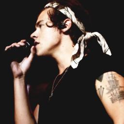 Hi I'm a Fan of T Swift and DEMI and a DIRECTIONER. Idc about their relationship im just following my heart. Forget the past.xx