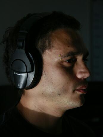 ..Operador de Camara, Operador de Radio 96.9 Fm.
     Cantautor en @theraskas. Ciclista Urbano.