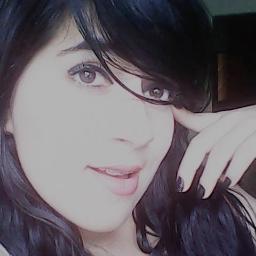Se te faz sorrir, é porque te faz bem. Se te faz bem, não deixe escapar,Não desista, porque é isso que as pessoas querem que você faça :D