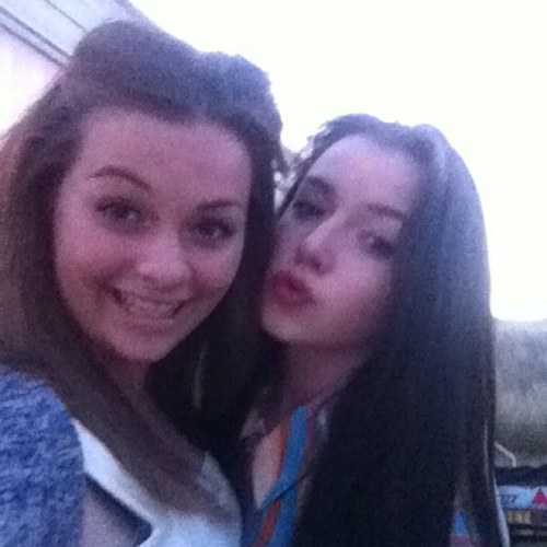 -instagram beckyhurstt 
:)))
