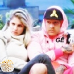 ´´ ela e a branquela dele e ele é o magricelo dela ´´