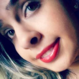 18 anos,virginiana, Dramática, irônica, ciumenta,chata, mega estressada e muito feliz