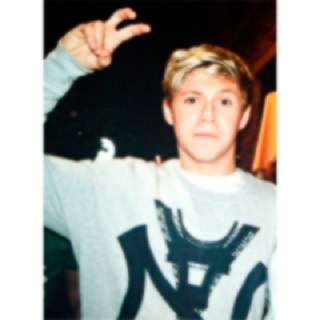 desirenixll's profile picture. hiiii i gave ya a free follow so can you please follow @perfxctniall :) faaaaanks ily