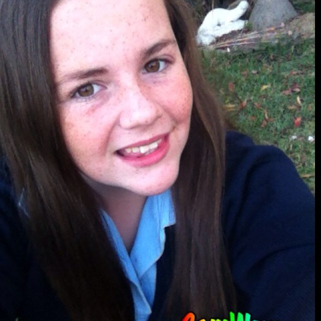 Hey im chloe|16 | bi | single| i like to make new friends| i love PTV, BVB, AA, LP, SWS, and heaps more!| im against bullies i absolutely hate them| :) |