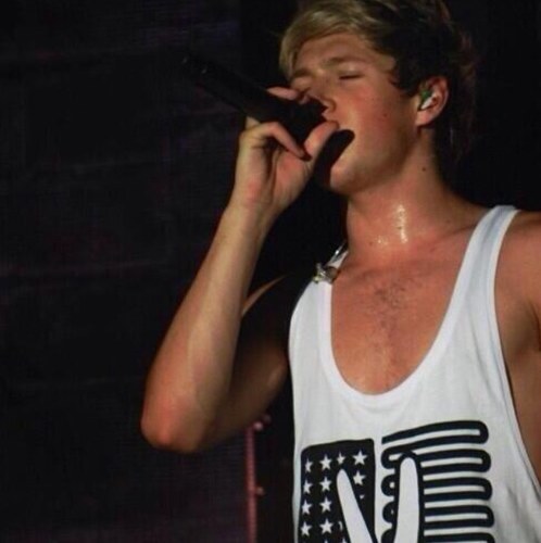 Bcos you got a Free follow please follow @narryisfaab she follows back xoxox