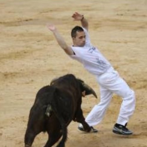 ☾✡ To akel ke mira pa atras es xk teme a la gente,la persona k es decente,la cara siempre la da y va mirando de frente!