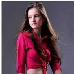 Sou Tecladista,Geminiana,Ciumenta, Possessiva, Boba, Insegura, Romântica, Chorona, Mandona, 
Orgulhosa, Irônica, Sonhadora, Exagerada e Dramática.