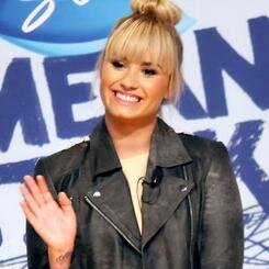 @ddlovato Our inspiration, you and an example to thousands of people, you taught us to never give up, of our dream. Stay strong