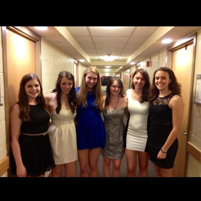 upstairslaura's profile picture. 