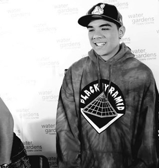 ʎxǝs sı ǝƃuıs ɯɐıllıʍ. #swagglesgang .Enough said. Toodles.