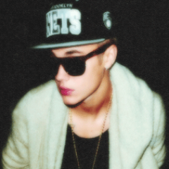 Aqui para apoiar o meu ídolo. Justin me ensinou a ser mais forte. Eu o amo, não importa o quê. Eu não ligo para o que as pessoas pensam, ele é o meu perfeito.∞