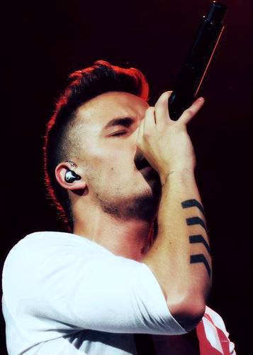 im a proud directioner  and i love @Real_Liam_Payne xoxo