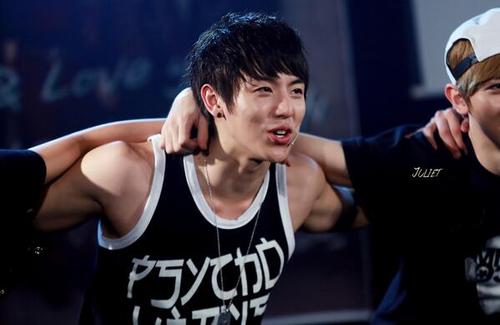 สวัสดีครับคราวน์ที่น่ารัก ผมบารม ลีดเดอร์ของ C-CLOWN มาคุยกันนะครับ :) #90line