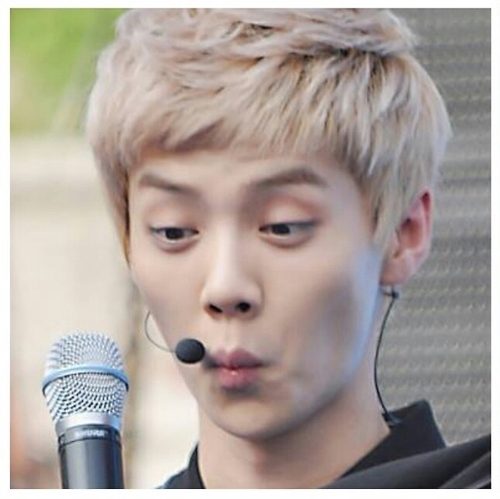 A page dedicated to the shit we awesome kpoppers talk. Can always pitch in your thoughts. I want to follow EVERY kpop fan out there ^^