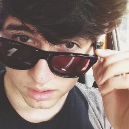 Free Follow DONT FOLLOW BACK in return follow @_KissMeZAYN please She follows back 100000% promise ThankYou 3 :)