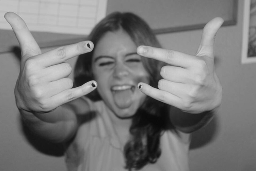«the mirror can lie» Rubia de bote, Rubio de familia. Sinner since 1998. Síqueme en @SaraSRS1 y te seguiré .