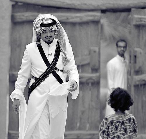 عاشقة للفنان ماجد مطرب فوآز اللي عنده سخافة وتعليقات يحتفظ فيها لنفسه (: الله يشغلكم ب انفسكم امين!