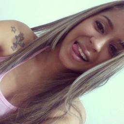 O que eu quero, agarro. O que eu desejo, abraço. O que eu sonho, desenho. O que eu imagino, escrevo. O que eu sinto, escondo.
Me decifre. Me ame. Me devore #:*
