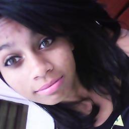 Eu erro.Eu amo.Eu choro.Eu brinco.Eu sorrio.Eu tenho defeitos.Eu tenho qualidades.Eu minto.Eu nao sou perfeita..
