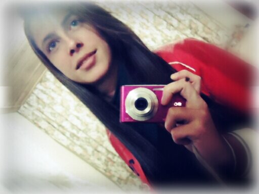 Sou uma garota pq sou uma garota,ocupo o meu lugar neste mundo mtos dizem q sou chata,irritante,ignorante e outras coisas +,mas eu vivo do q sou e do meu jeito