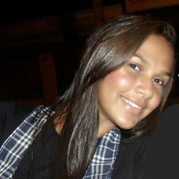 Gosto muito de Tocar Violão e de Musicas internacionais . Facebook :http://t.co/TW7JhQq8kw