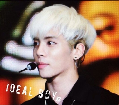 Waitingfortrax SHINee 

난 미녀 넌 늑대고