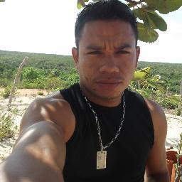 adoro futebol praia sou gerente administrativo de empresa adoro me divertir curti minha familia